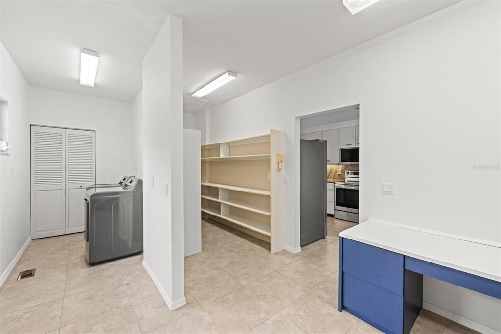 Под контрактом: $475,000 (2 спален, 2 ванн, 2315 Квадратных фут)