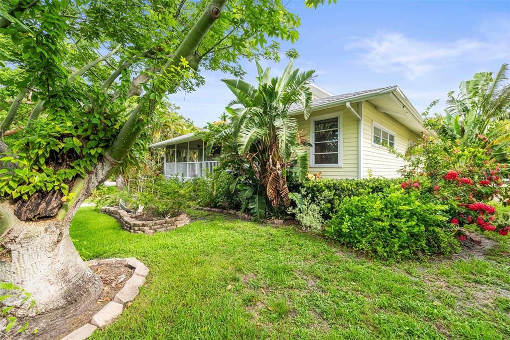 Под контрактом: $475,000 (2 спален, 2 ванн, 2315 Квадратных фут)