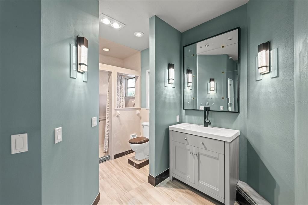 Под контрактом: $475,000 (2 спален, 2 ванн, 2315 Квадратных фут)