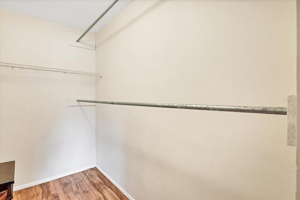 For Sale: $214,900 (2 beds, 2 baths, 1345 Square Feet)