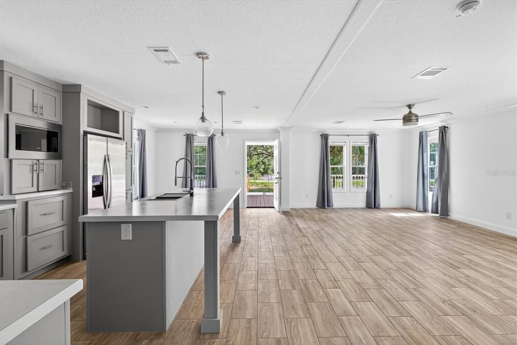 На продажу: $277,500 (3 спален, 2 ванн, 1493 Квадратных фут)