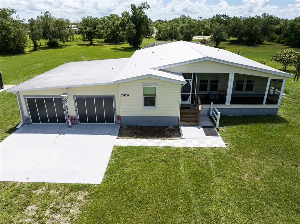 Recently Sold: $400,000 (2 beds, 2 baths, 1972 Square Feet)