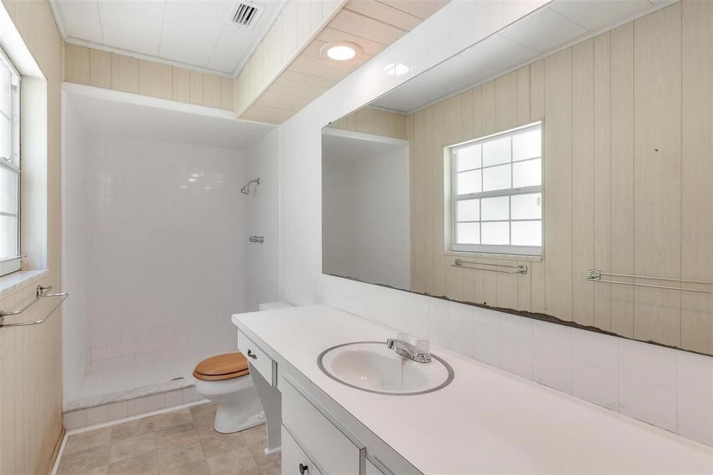 For Sale: $799,900 (4 beds, 3 baths, 4986 Square Feet)