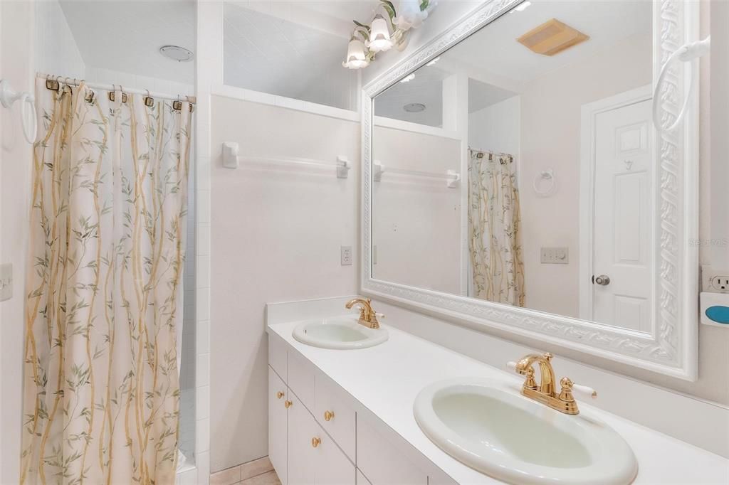 For Sale: $799,900 (4 beds, 3 baths, 4986 Square Feet)