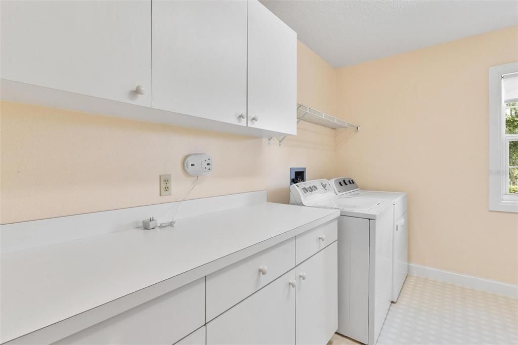 For Sale: $799,900 (4 beds, 3 baths, 4986 Square Feet)