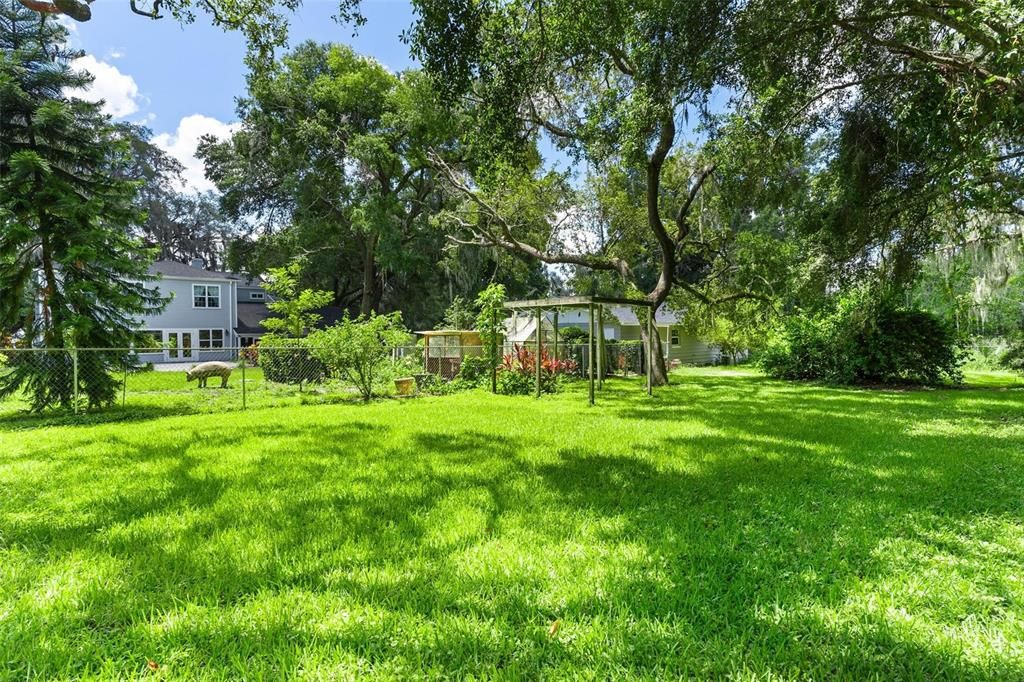 For Sale: $799,900 (4 beds, 3 baths, 4986 Square Feet)