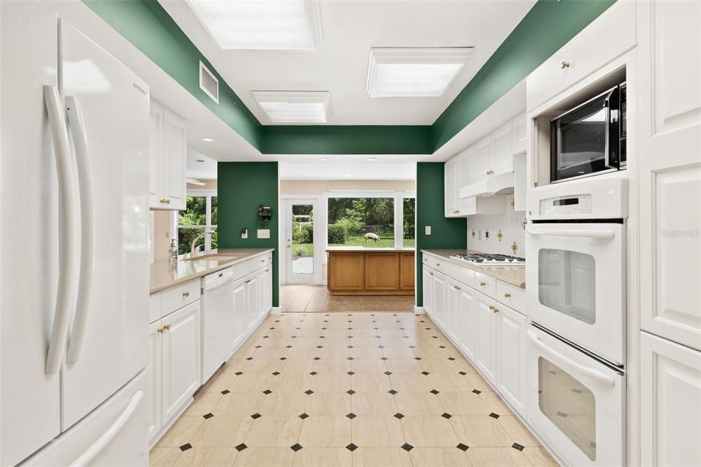 For Sale: $799,900 (4 beds, 3 baths, 4986 Square Feet)