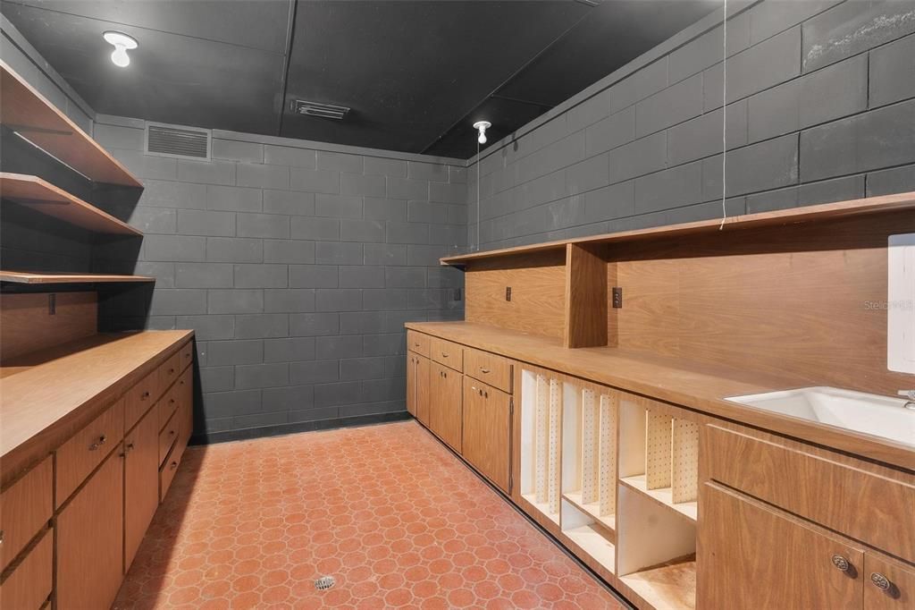 For Sale: $799,900 (4 beds, 3 baths, 4986 Square Feet)