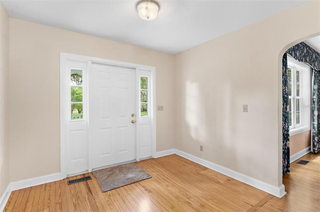 For Sale: $799,900 (4 beds, 3 baths, 4986 Square Feet)