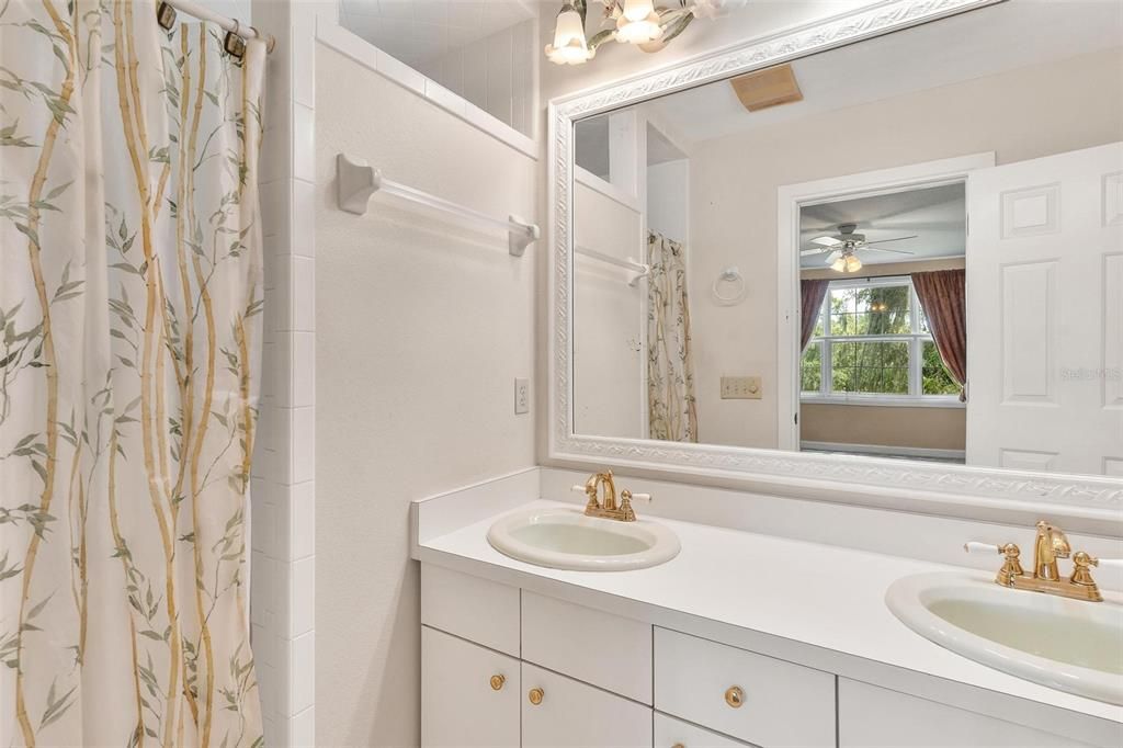 For Sale: $799,900 (4 beds, 3 baths, 4986 Square Feet)