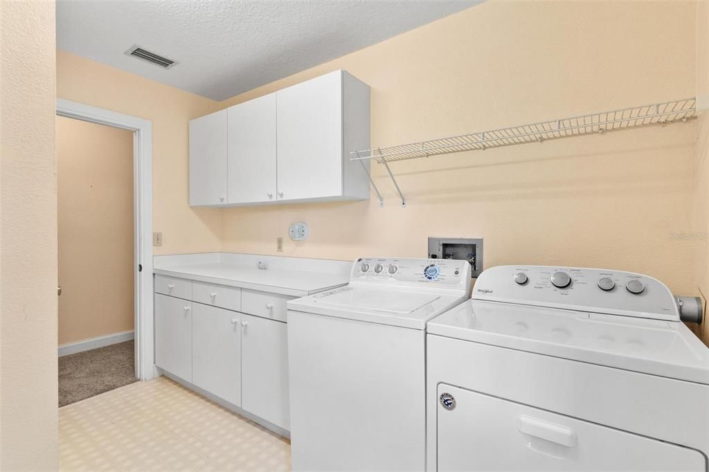 For Sale: $799,900 (4 beds, 3 baths, 4986 Square Feet)