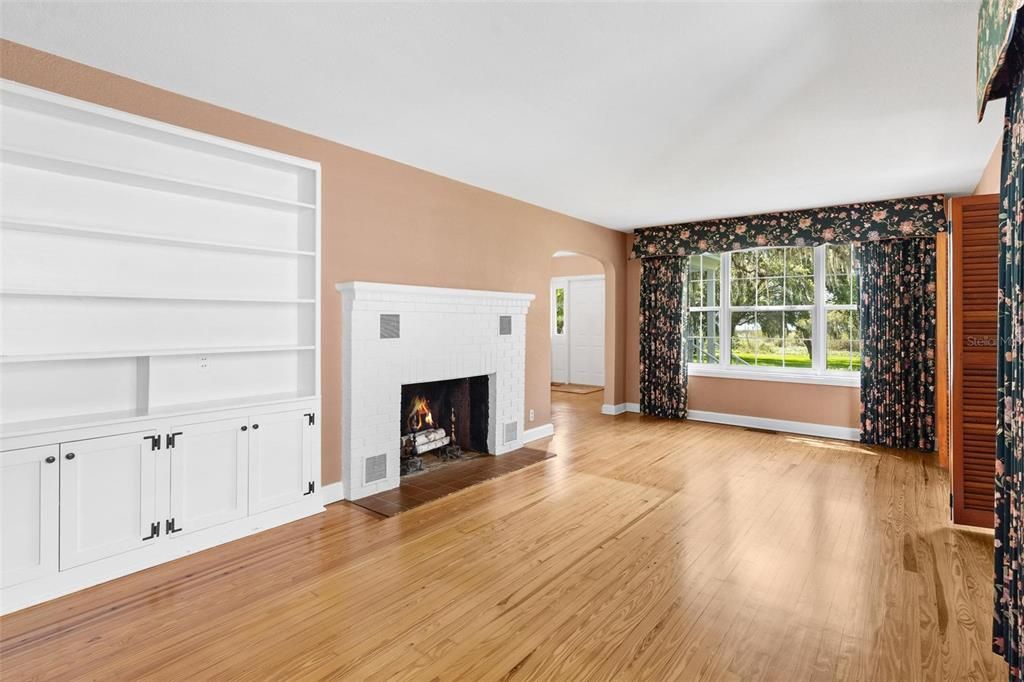 For Sale: $799,900 (4 beds, 3 baths, 4986 Square Feet)