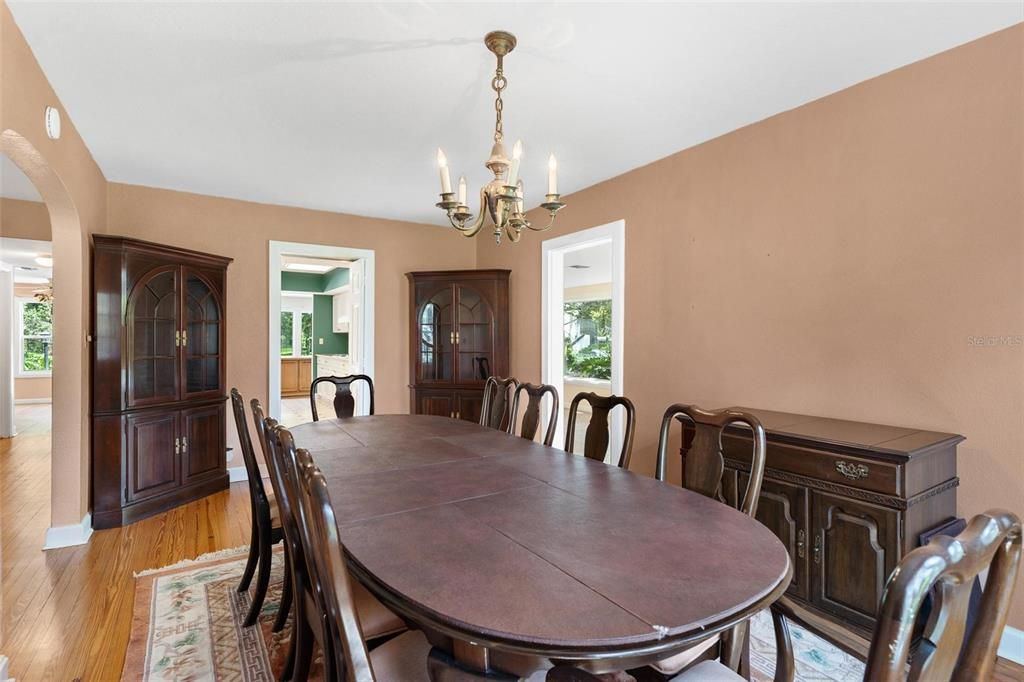 For Sale: $799,900 (4 beds, 3 baths, 4986 Square Feet)