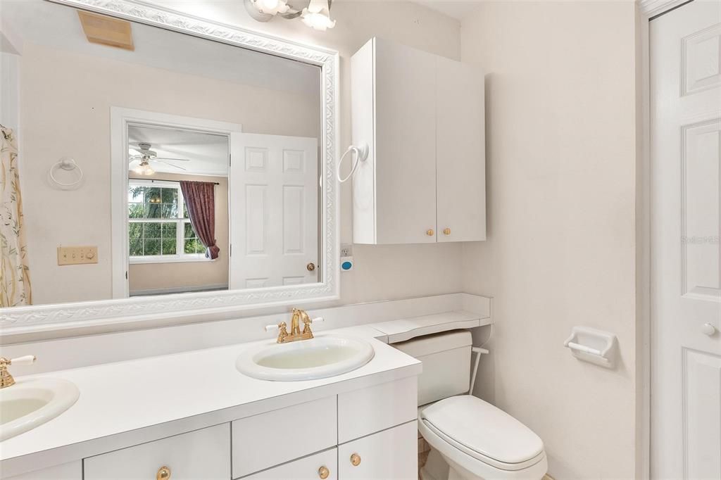 For Sale: $799,900 (4 beds, 3 baths, 4986 Square Feet)