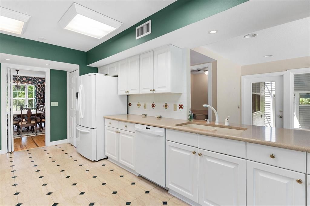 For Sale: $799,900 (4 beds, 3 baths, 4986 Square Feet)