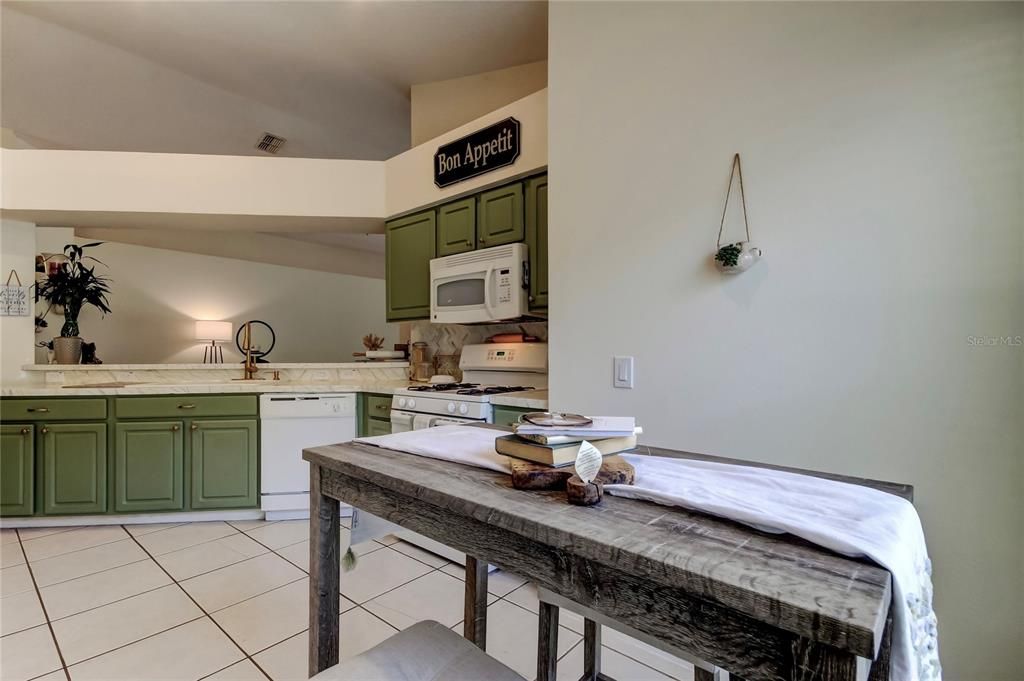 For Sale: $399,900 (4 beds, 3 baths, 1780 Square Feet)