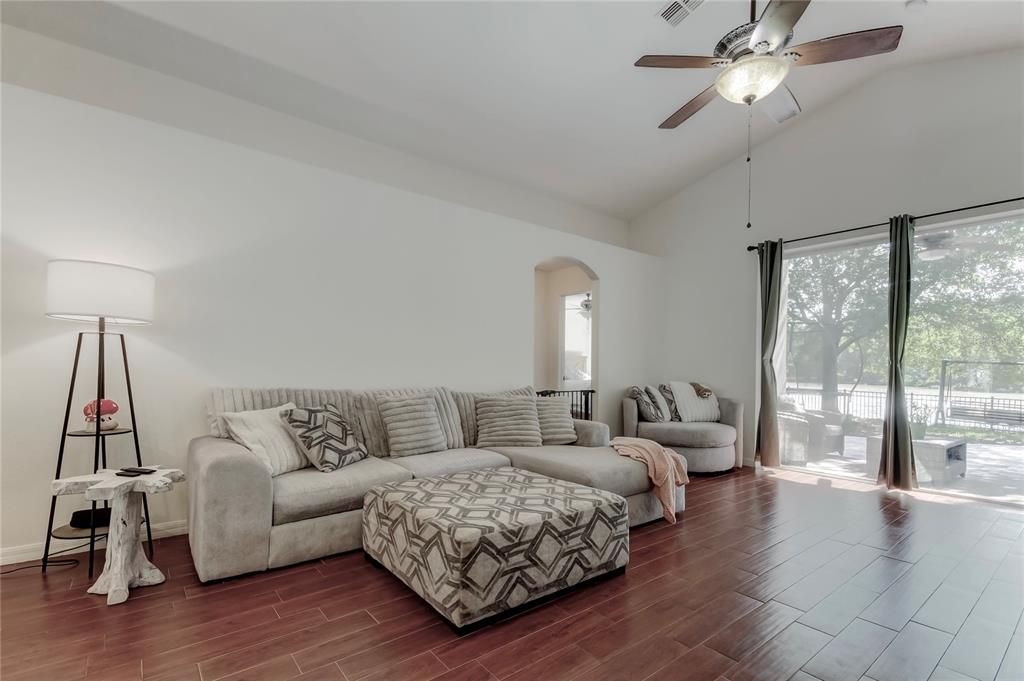 For Sale: $399,900 (4 beds, 3 baths, 1780 Square Feet)