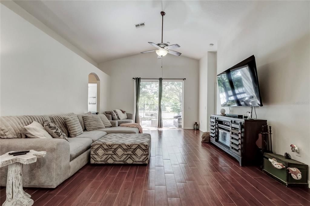 For Sale: $399,900 (4 beds, 3 baths, 1780 Square Feet)