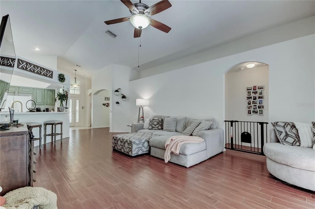 For Sale: $399,900 (4 beds, 3 baths, 1780 Square Feet)