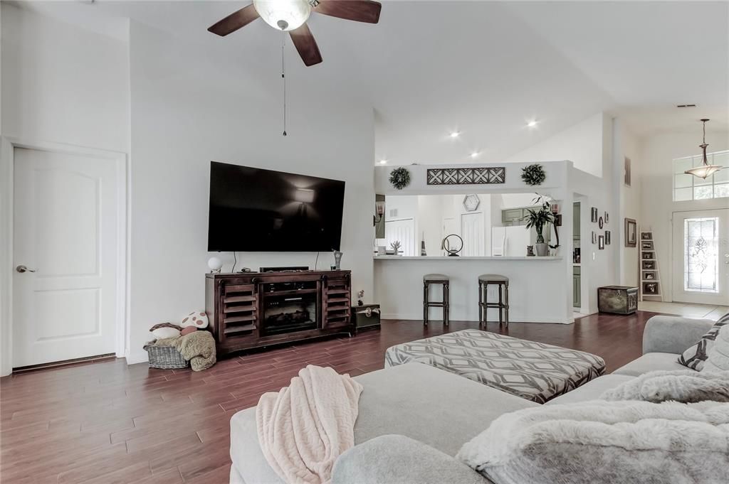 For Sale: $399,900 (4 beds, 3 baths, 1780 Square Feet)