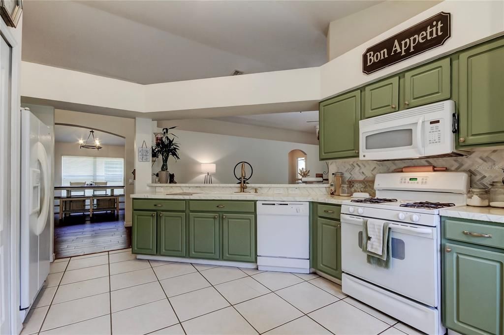 For Sale: $399,900 (4 beds, 3 baths, 1780 Square Feet)