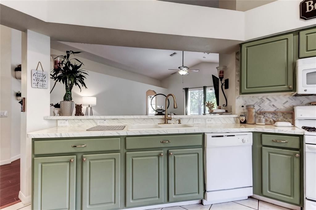 For Sale: $399,900 (4 beds, 3 baths, 1780 Square Feet)