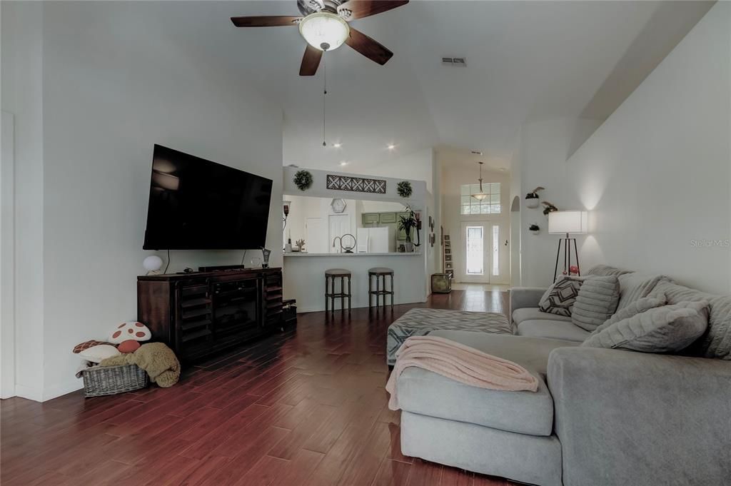 For Sale: $399,900 (4 beds, 3 baths, 1780 Square Feet)