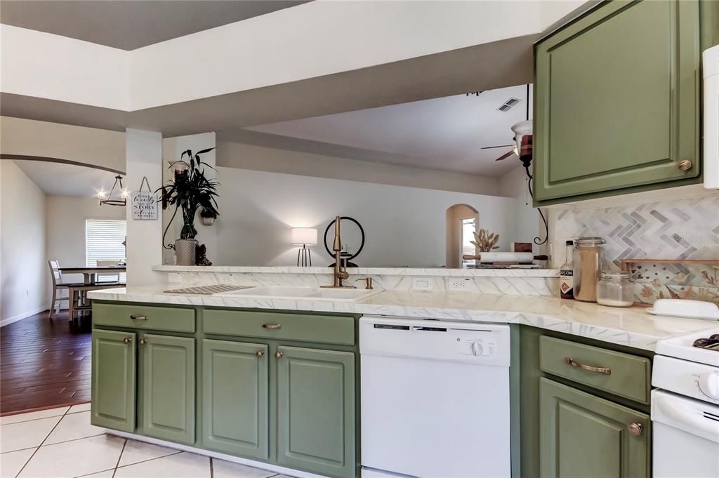 For Sale: $399,900 (4 beds, 3 baths, 1780 Square Feet)