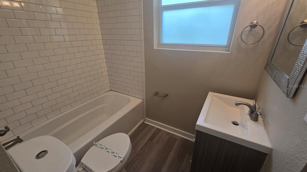 待售: $219,900 (4 贝兹, 2 浴室, 1276 平方英尺)