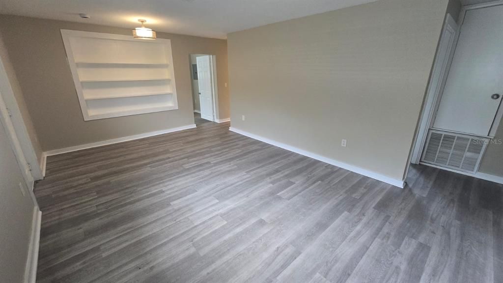 待售: $219,900 (4 贝兹, 2 浴室, 1276 平方英尺)