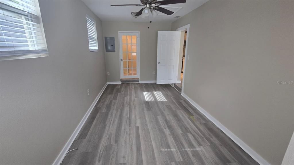 待售: $219,900 (4 贝兹, 2 浴室, 1276 平方英尺)