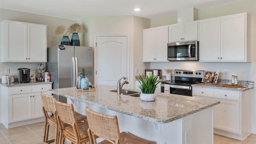 Под контрактом: $378,420 (4 спален, 2 ванн, 1828 Квадратных фут)