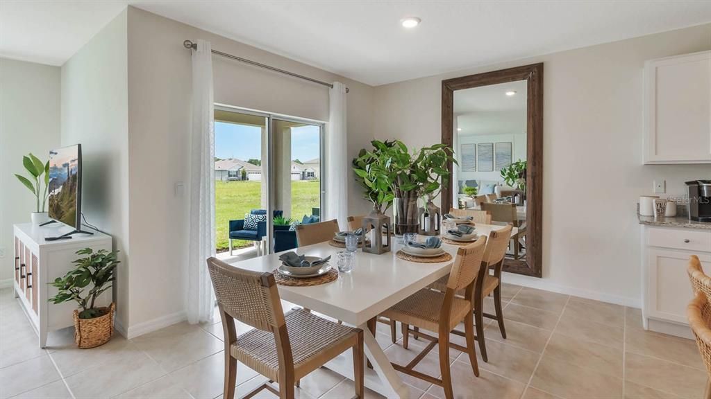 Под контрактом: $378,420 (4 спален, 2 ванн, 1828 Квадратных фут)