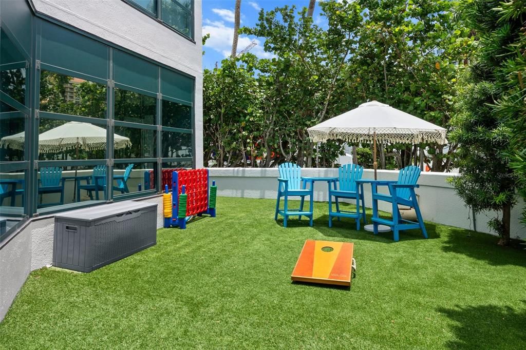 For Sale: $3,000,000 (3 beds, 2 baths, 2315 Square Feet)