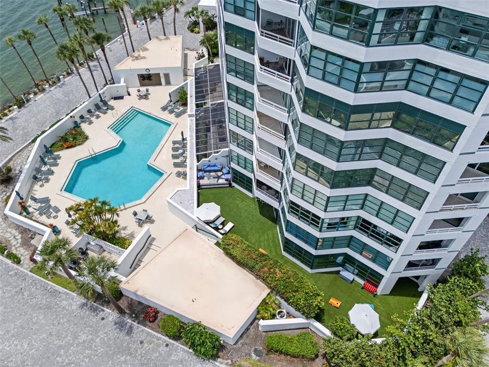 For Sale: $3,000,000 (3 beds, 2 baths, 2315 Square Feet)