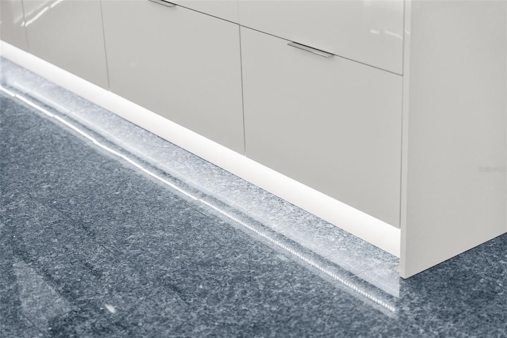 For Sale: $3,000,000 (3 beds, 2 baths, 2315 Square Feet)