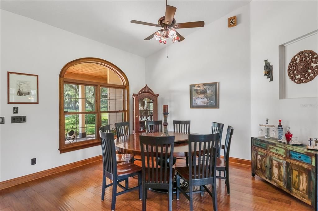 待售: $2,900,000 (4 贝兹, 3 浴室, 5011 平方英尺)