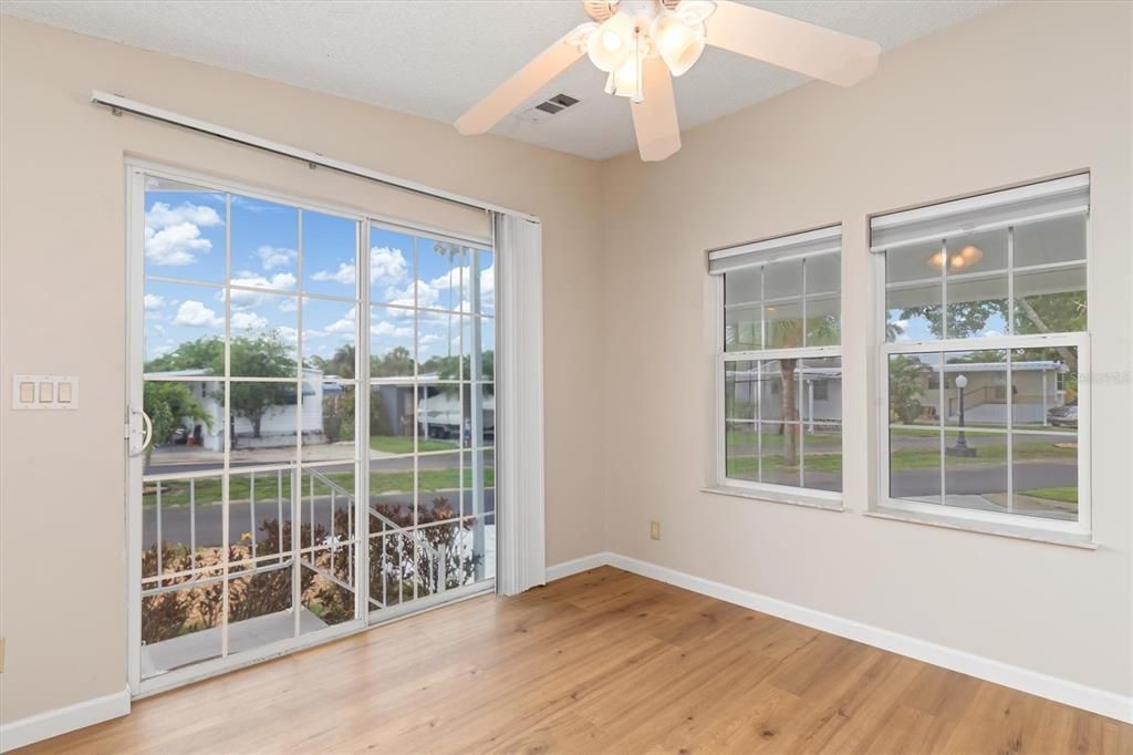 待售: $197,000 (2 贝兹, 2 浴室, 1128 平方英尺)