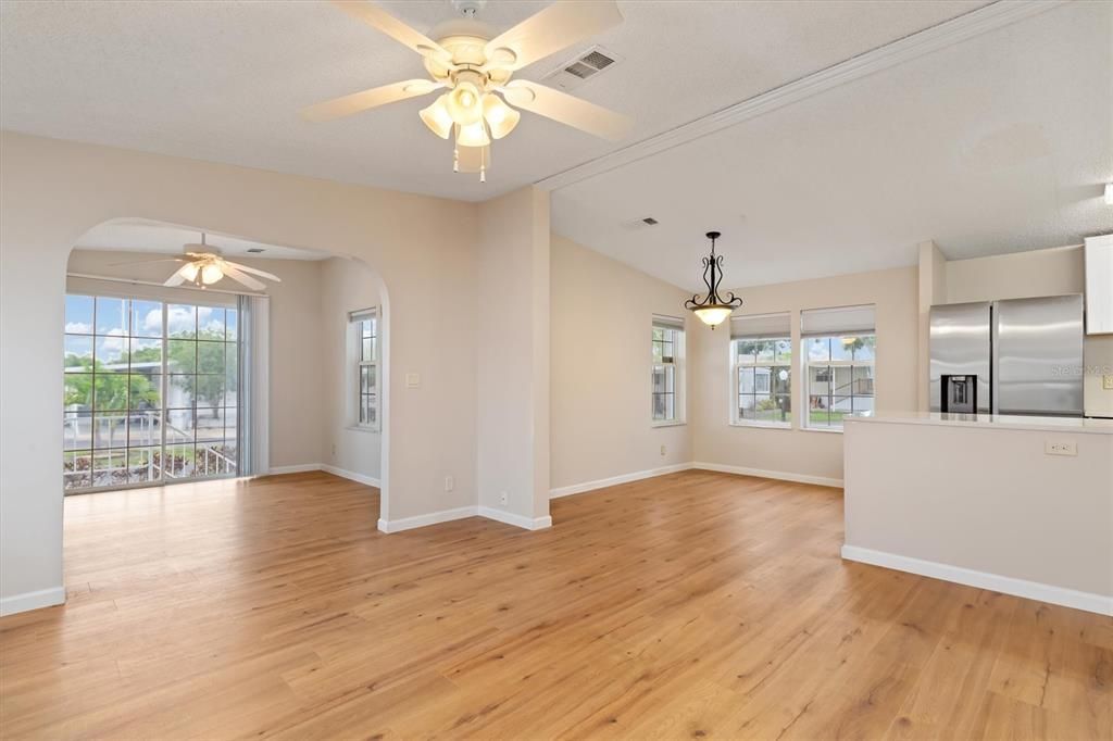 待售: $197,000 (2 贝兹, 2 浴室, 1128 平方英尺)