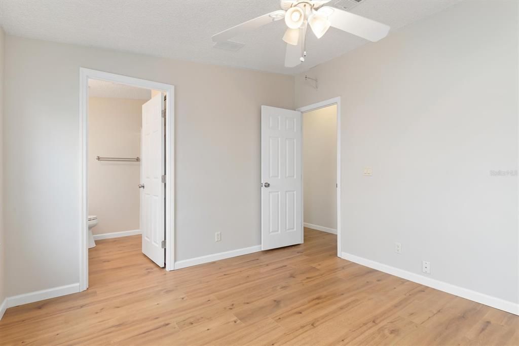 待售: $197,000 (2 贝兹, 2 浴室, 1128 平方英尺)