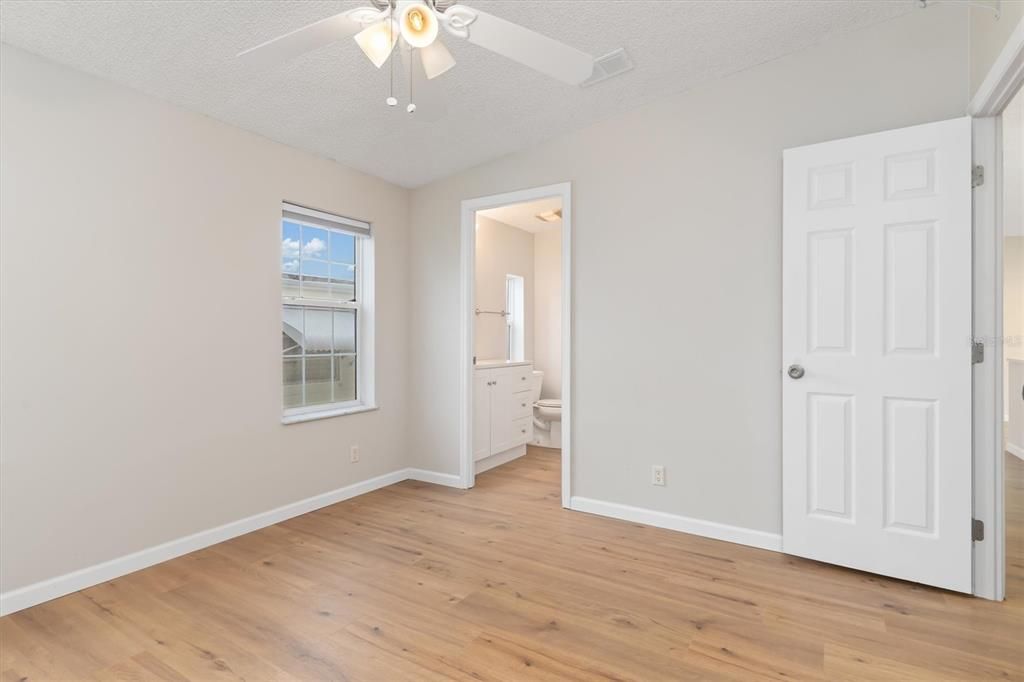 待售: $197,000 (2 贝兹, 2 浴室, 1128 平方英尺)