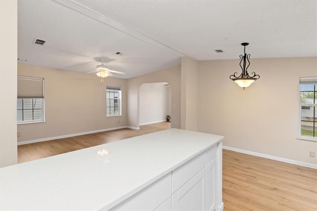 待售: $197,000 (2 贝兹, 2 浴室, 1128 平方英尺)