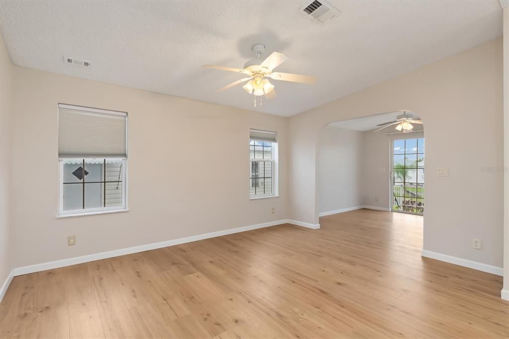 待售: $197,000 (2 贝兹, 2 浴室, 1128 平方英尺)