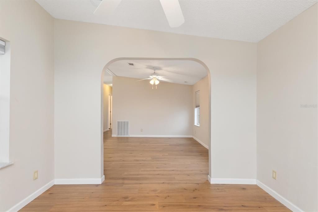 待售: $197,000 (2 贝兹, 2 浴室, 1128 平方英尺)