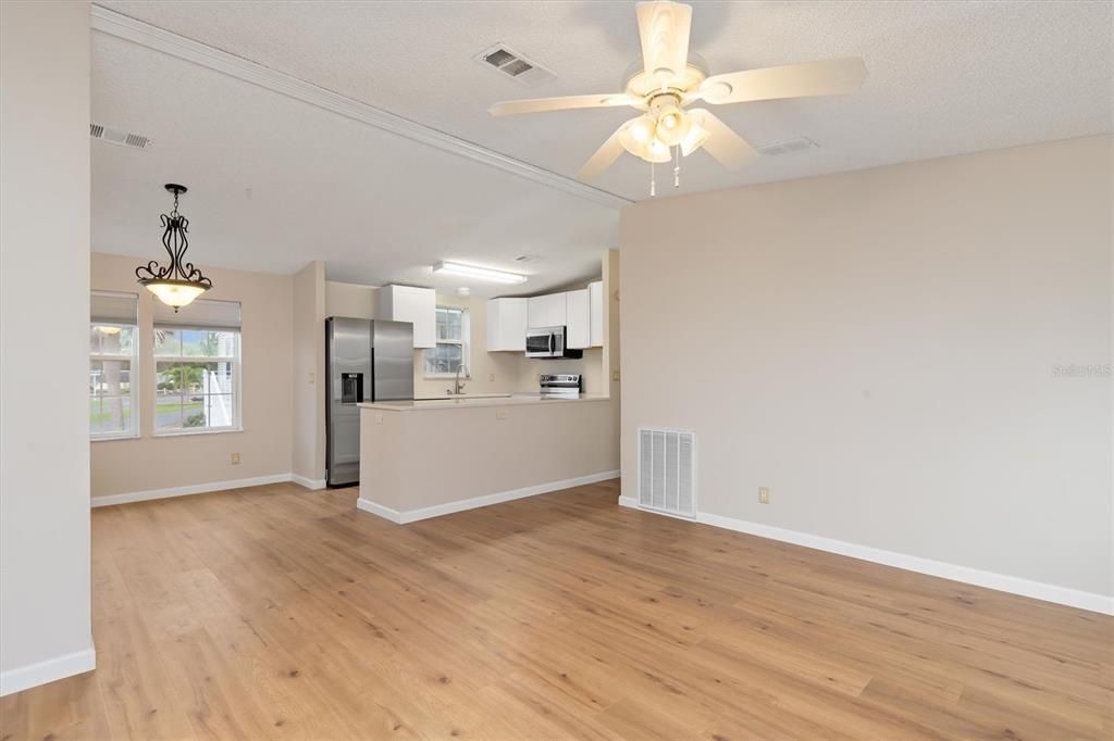 待售: $197,000 (2 贝兹, 2 浴室, 1128 平方英尺)