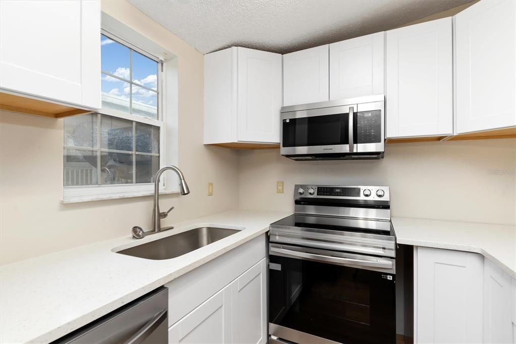 待售: $197,000 (2 贝兹, 2 浴室, 1128 平方英尺)