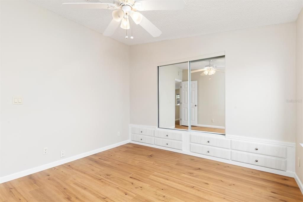 待售: $197,000 (2 贝兹, 2 浴室, 1128 平方英尺)