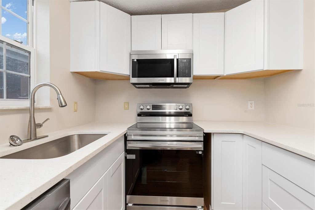 待售: $197,000 (2 贝兹, 2 浴室, 1128 平方英尺)