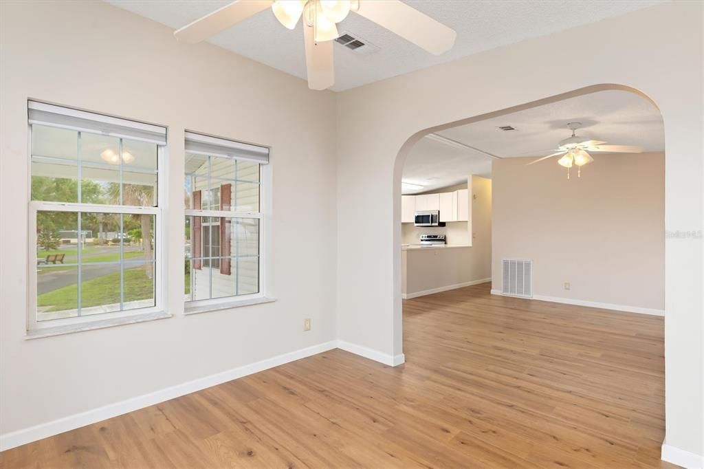 待售: $197,000 (2 贝兹, 2 浴室, 1128 平方英尺)