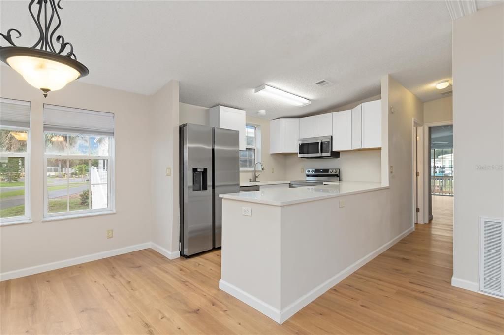 待售: $197,000 (2 贝兹, 2 浴室, 1128 平方英尺)